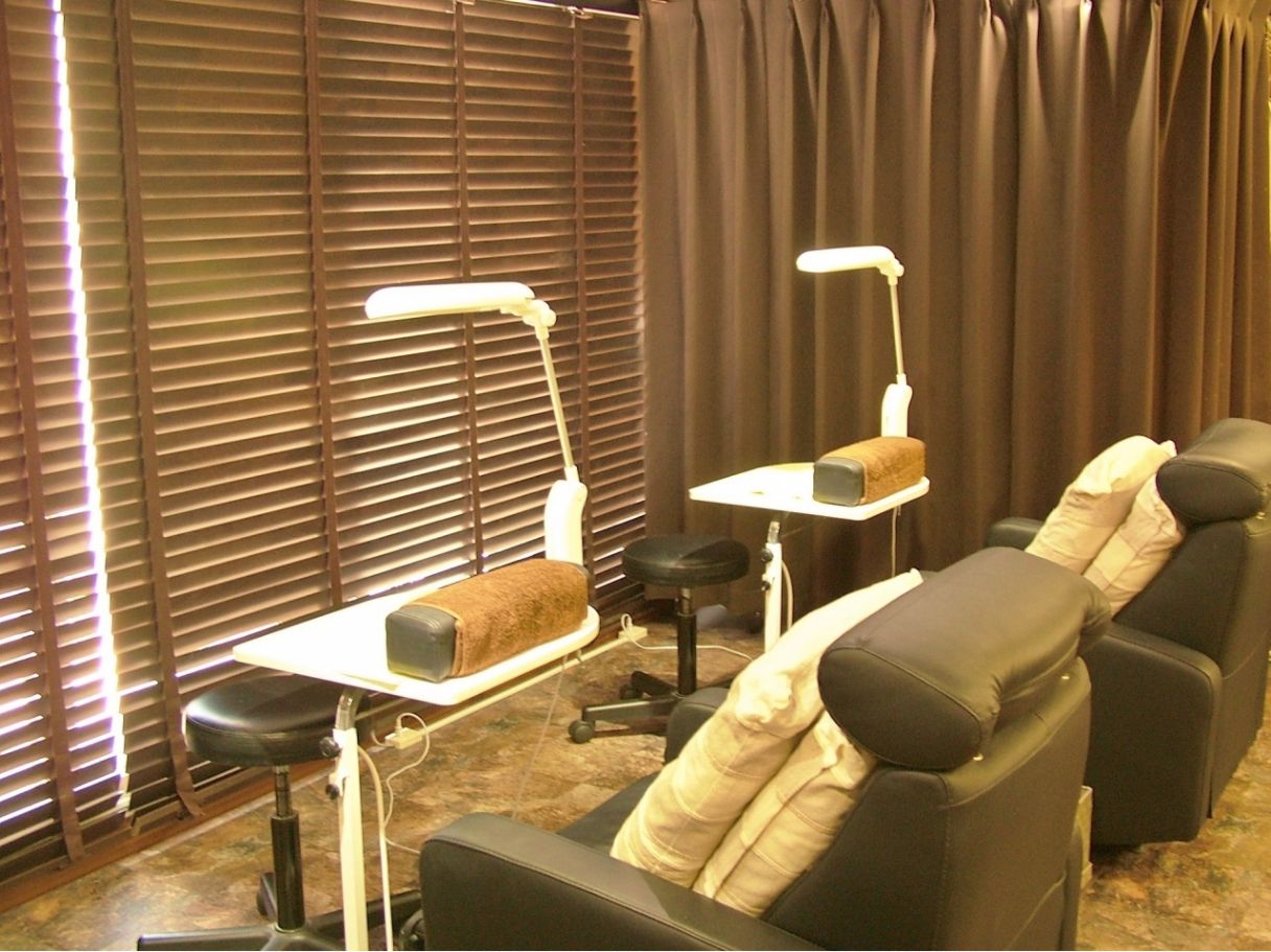 ネイルサロンアーク&alpha;店舗内装写真