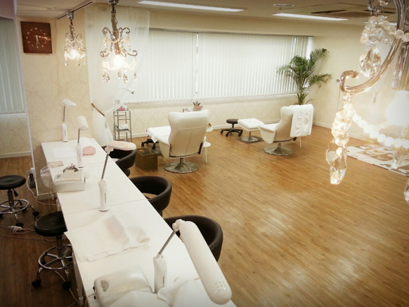 Nail & Eyelash Nevis（ネイビス）幕張本郷店店舗内装写真