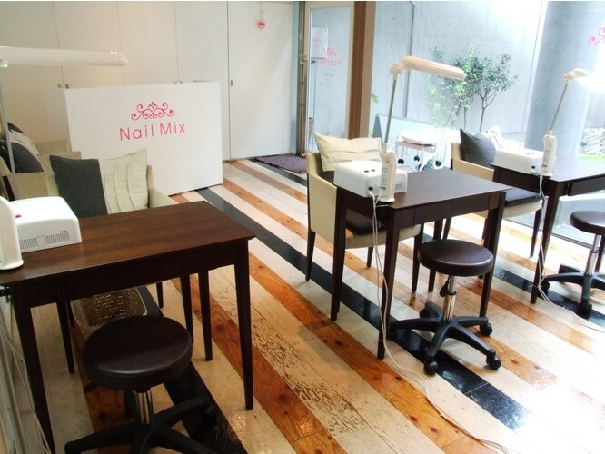 Nail Mix（ネイルミックス）自由が丘店店舗内装写真