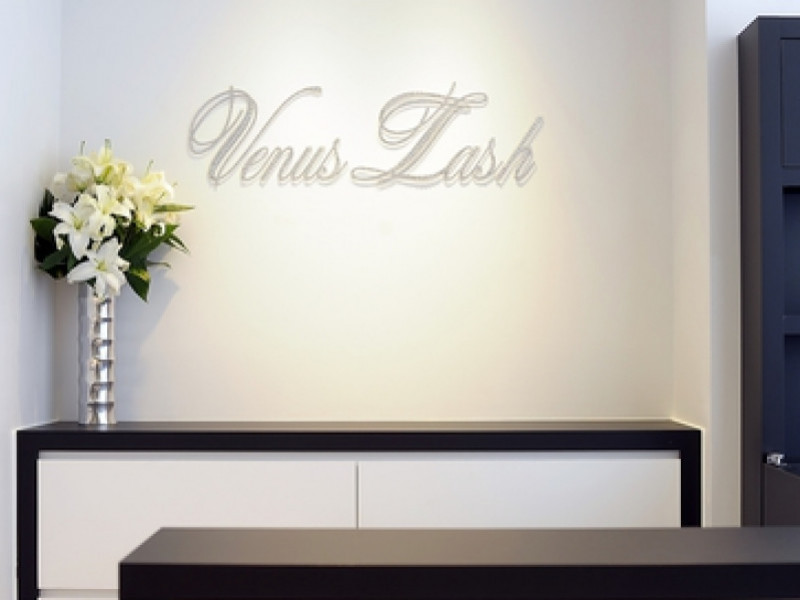 Venus Lash （ヴィーナスラッシュ）新宿店店舗内装写真