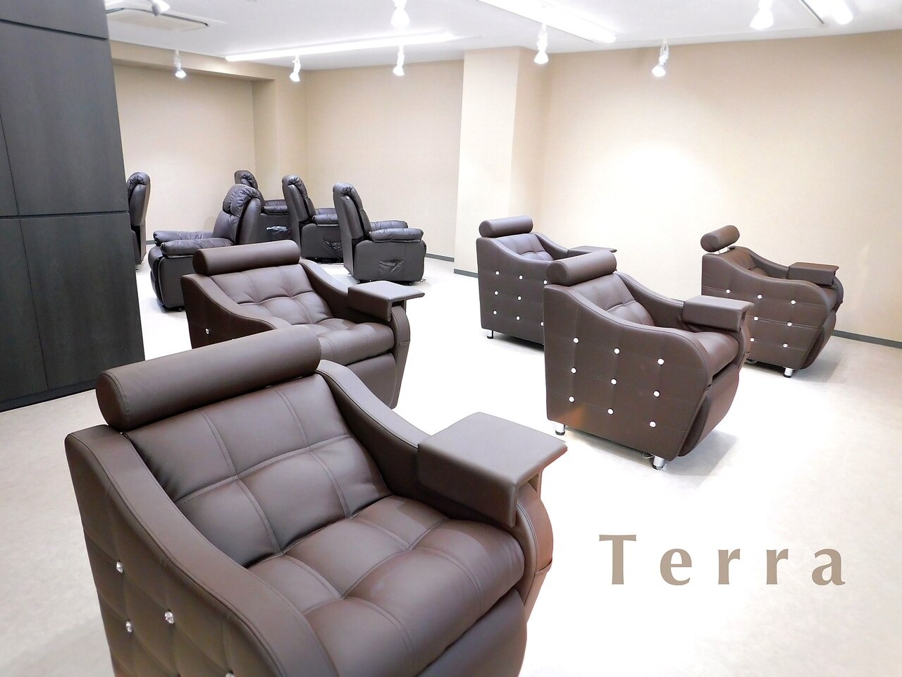 ネイル&まつげエクステTerra（テラ）銀座店店舗内装写真