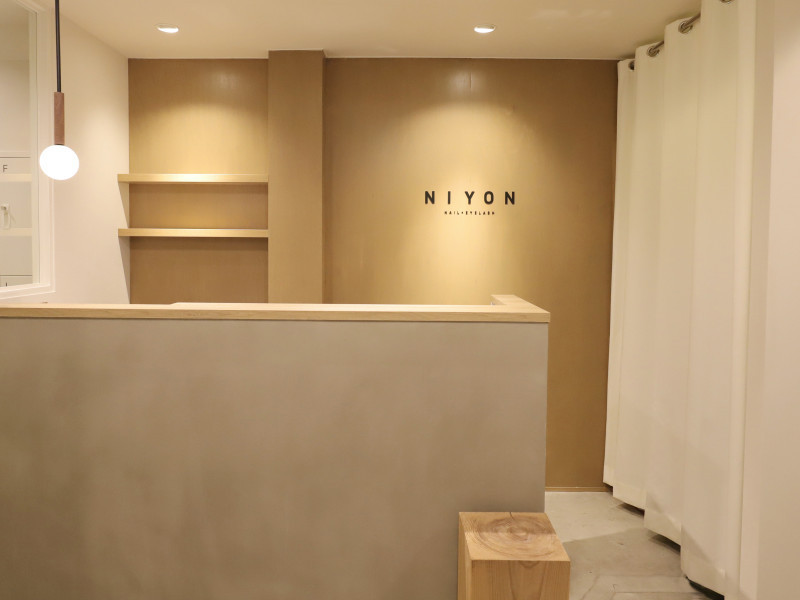 NIYON NAIL×EYELASH（ニヨン ネイル×アイラッシュ）店舗内装写真