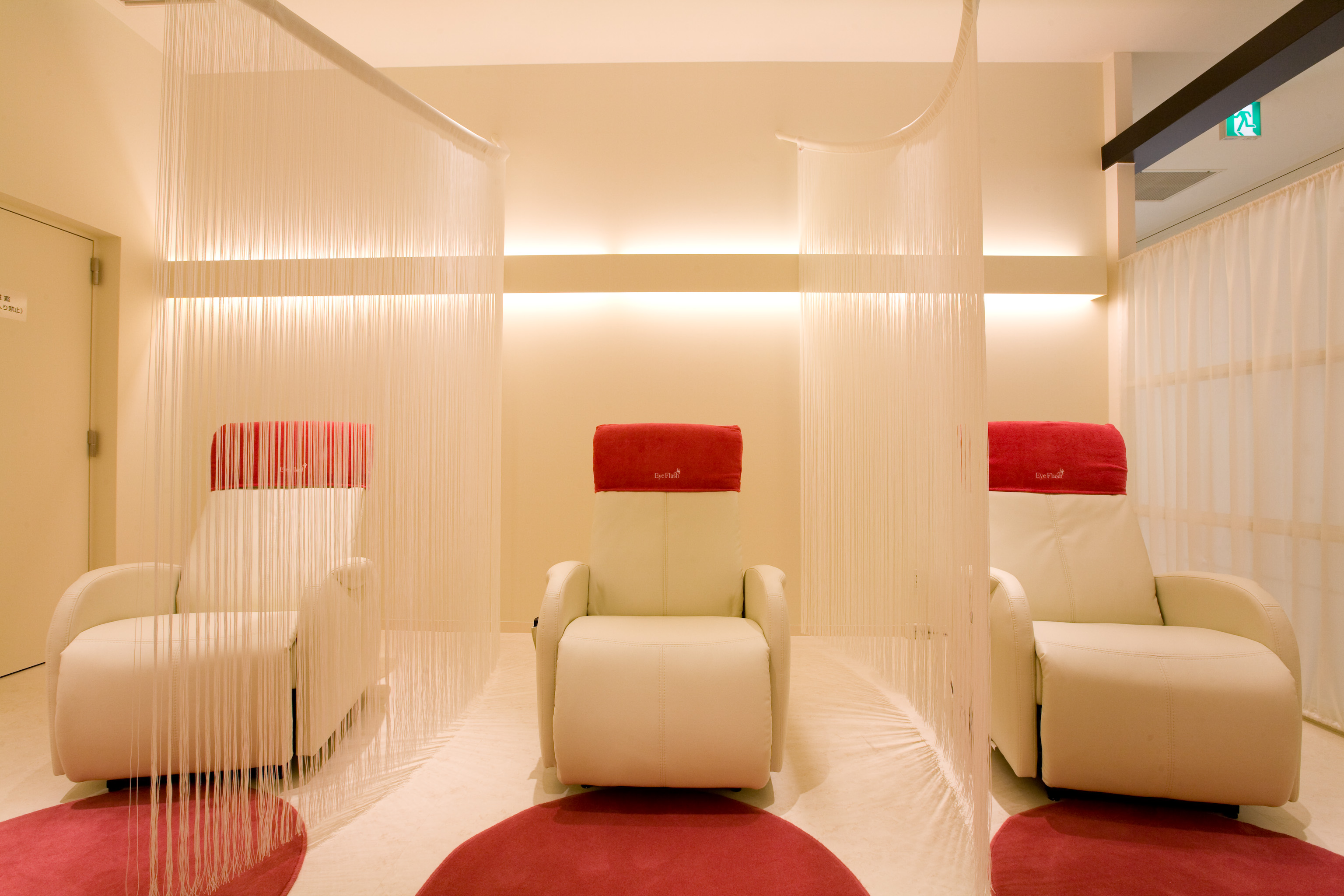 EyeFlash京阪百貨店くずはモール店（アイフラッシュ）店舗内装写真