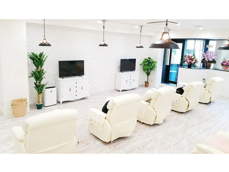 TRU NAIL＆EYELASH（トゥルー ネイル＆アイラッシュ）横浜店店舗内装写真