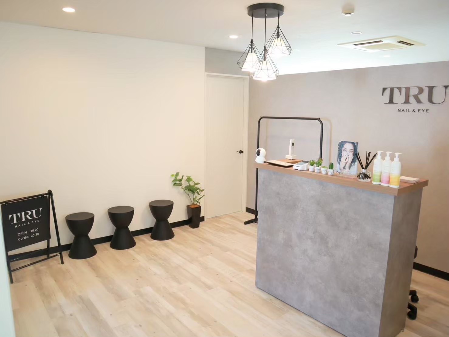 TRU NAIL＆EYELASH（トゥルー ネイル＆アイラッシュ）銀座店店舗内装写真