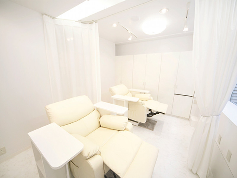 CIRSION（シルシオン）NAIL&EYELASH 二子玉川店店舗内装写真