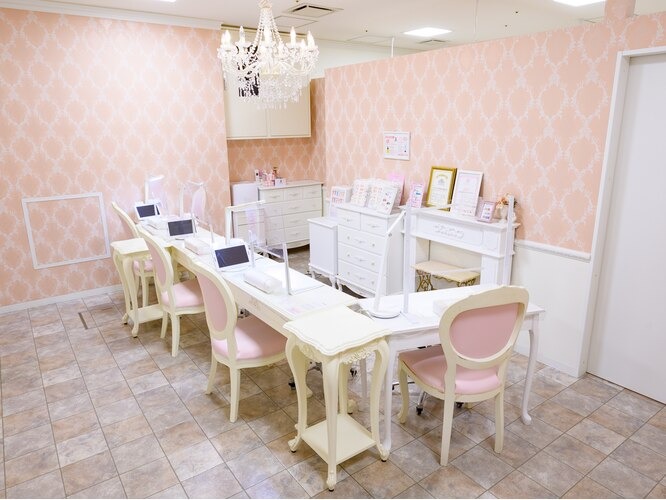 ネイル＆アイラッシュサロン TiaraLuxe（ティアラリュクス）新浦安店店舗内装写真