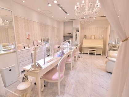 ネイル＆アイラッシュサロン TiaraLuxe（ティアラリュクス）幕張リゾート店店舗内装写真