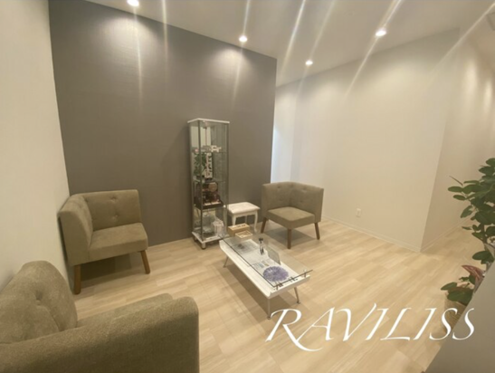 RAVILISS（ラヴィリス・アイ）店舗内装写真
