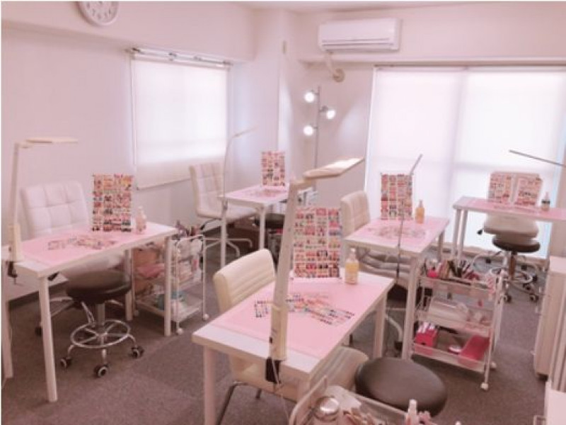 Y.S NAIL（ヨシネイル）池袋東口店店舗内装写真