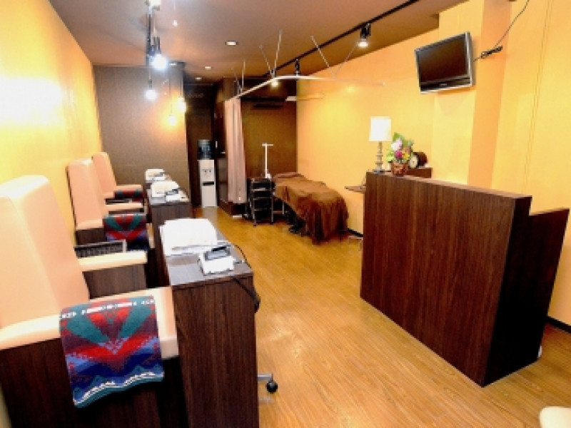 Nailsalon Aina（ネイルサロン アイナ）北千住店店舗内装写真