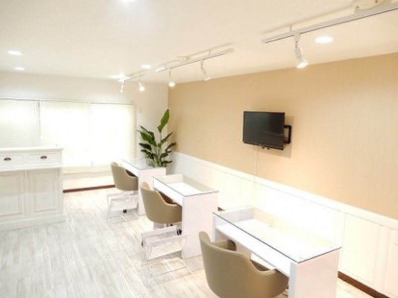 Nailsalon Aina（ネイルサロン アイナ）北千住東口店店舗内装写真