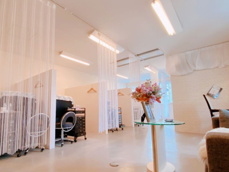 Eyelash salon She-rau.（アイラッシュ サロン シロ）千葉店店舗内装写真