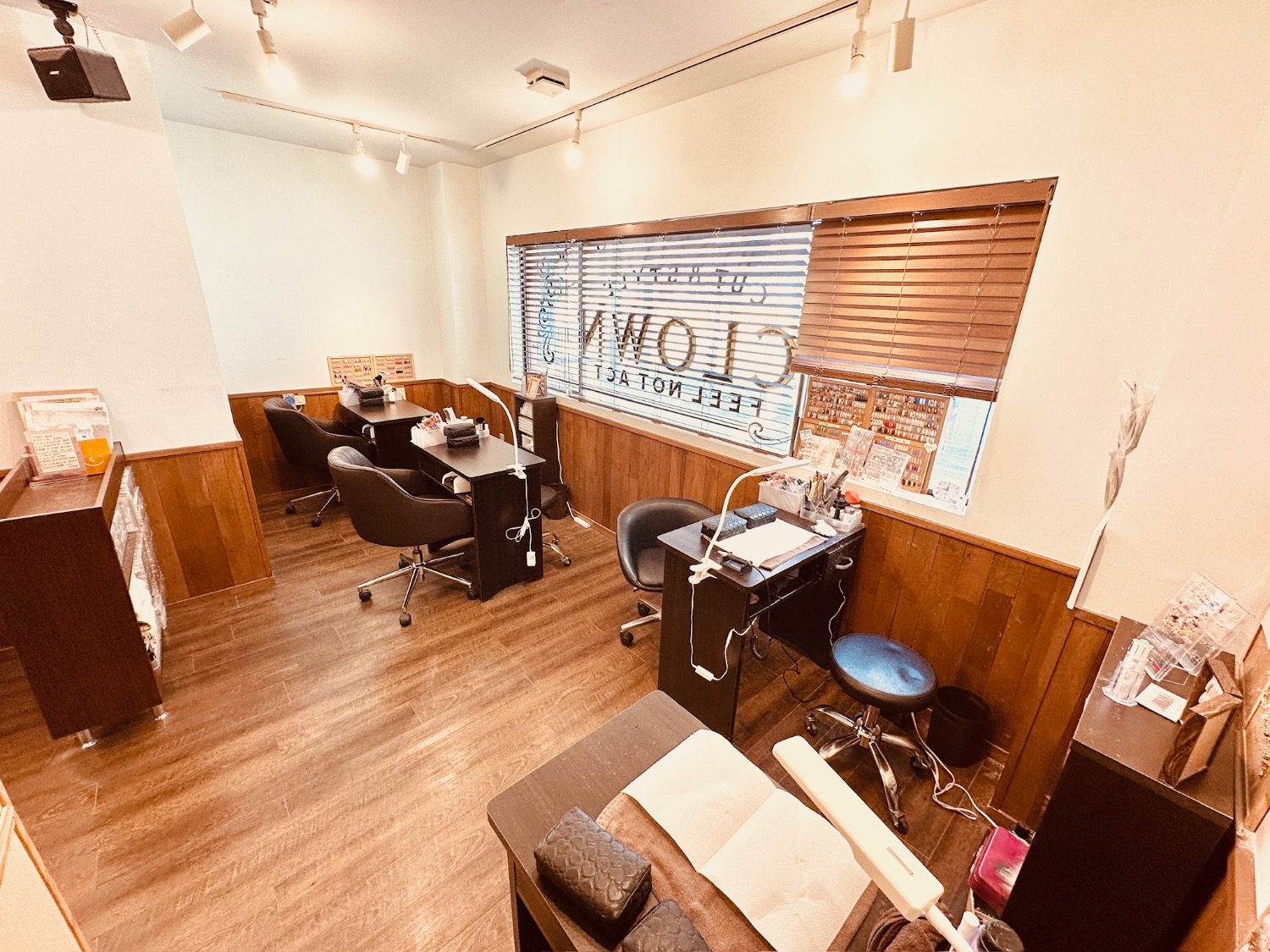 クラウン店舗内装写真