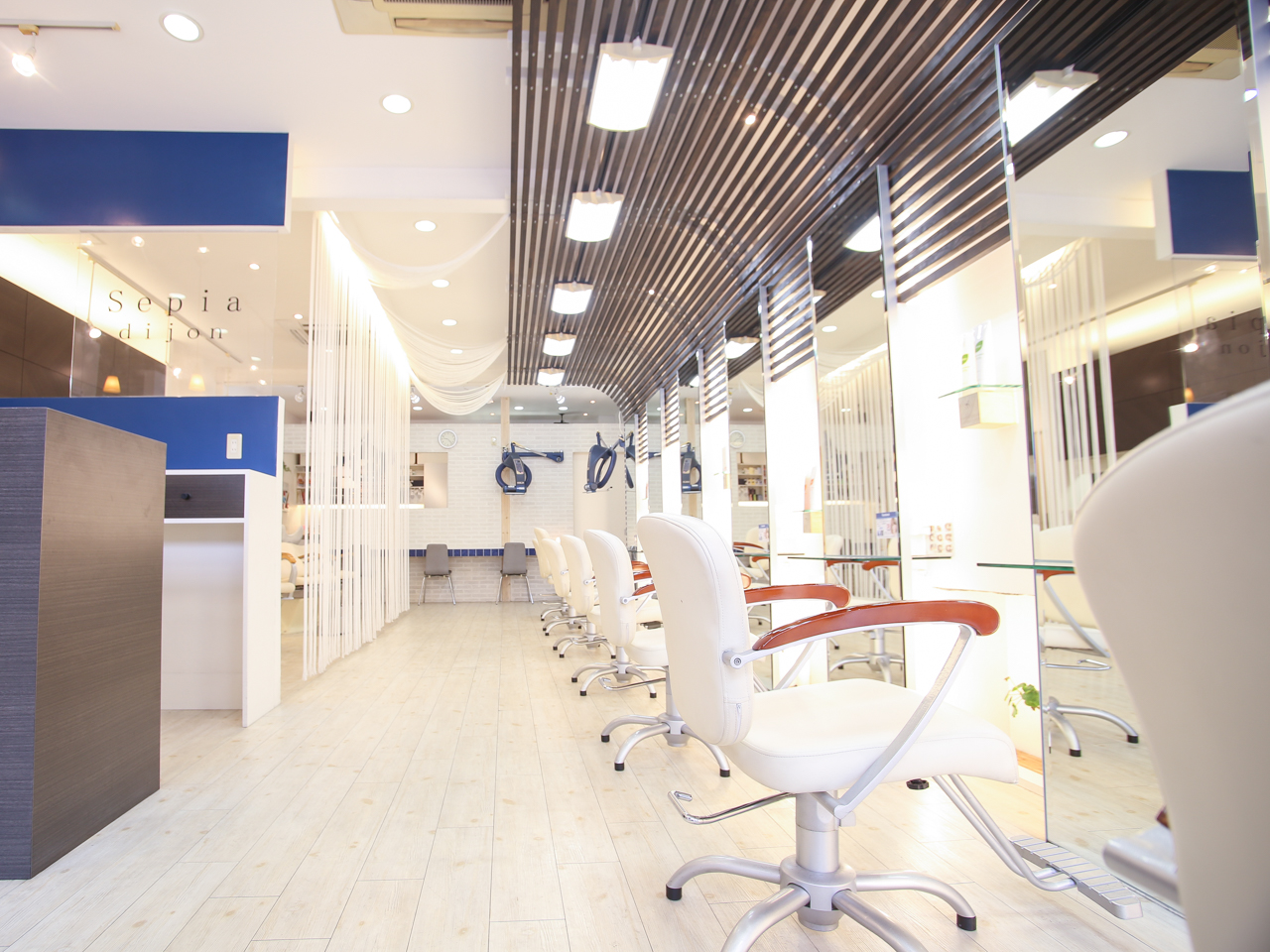 CYANISTA（シアニスタ）店舗内装写真