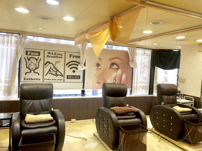 Nail & Eyelash Bee（ネイル アンド アイラッシュ ビー）六本木店店舗内装写真