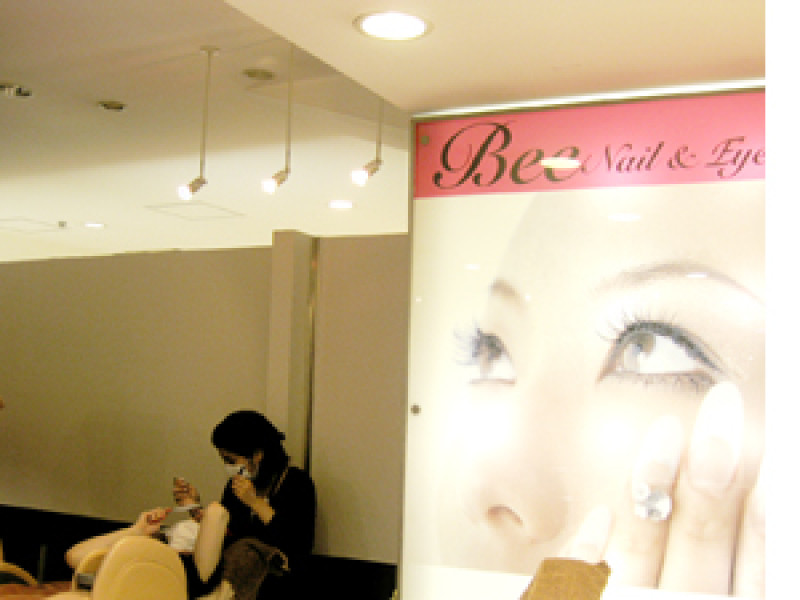 Nail & Eyelash Bee（ネイル アンド アイラッシュ ビー）銀座店店舗内装写真