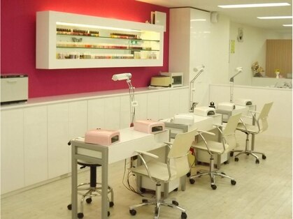 ネイル・ガーデンEAST（イースト）店舗内装写真