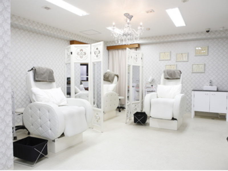 ネイル＆アイラッシュサロン SyiSyu（シシュ）大阪高槻店店舗内装写真