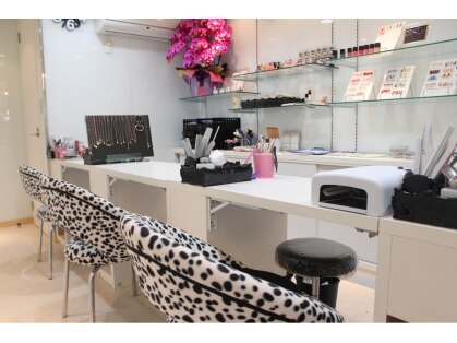 ネイルサロンG.A（ジーエー）店舗内装写真