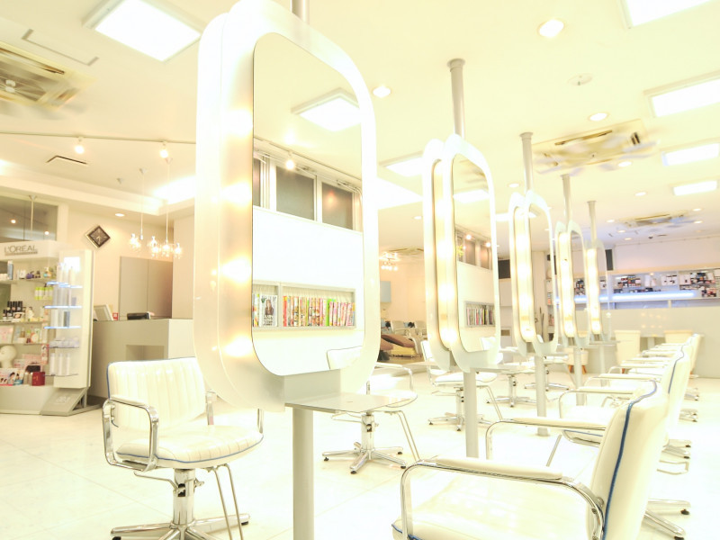 J-GENIC （ジェイジェニック）店舗内装写真