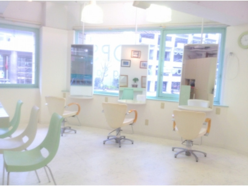 TOPS（トップス）店舗内装写真