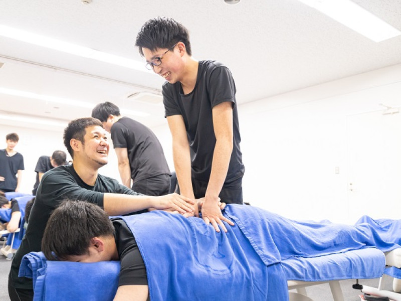 カラダファクトリー ラソラ川西店店舗内装写真