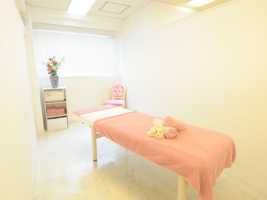 フェミニンエステティック 大阪福島店店舗内装写真