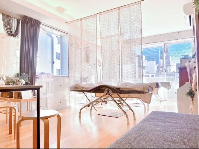 Eyelash salon Clear eyes'（クリア アイ）茶臼山店店舗内装写真