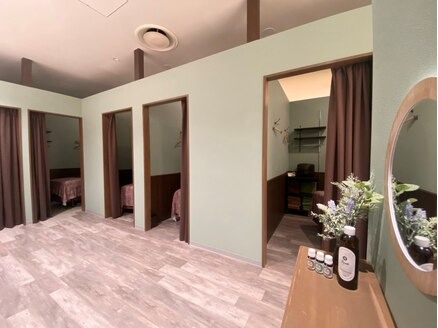 MiYaBi Natural Therapy（ミヤビナチュラルセラピー）町田モディ店店舗内装写真