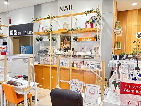 ネイルキューブ イオンスタイル松本店舗内装写真