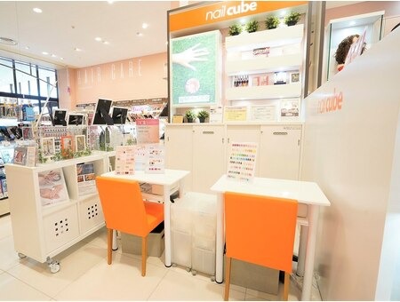 ネイルキューブ イオンスタイル津南店舗内装写真