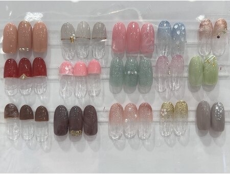 ネイルキューブ イオン大高店舗内装写真