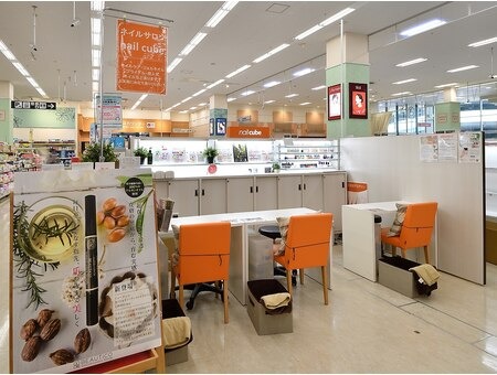 ネイルキューブ イオン木曽川店舗内装写真