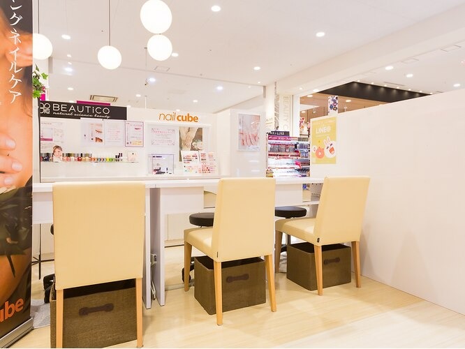 ネイルキューブ イオンスタイル和歌山店舗内装写真