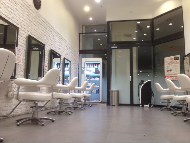 CARO's （カーローズ）日の出店店舗内装写真