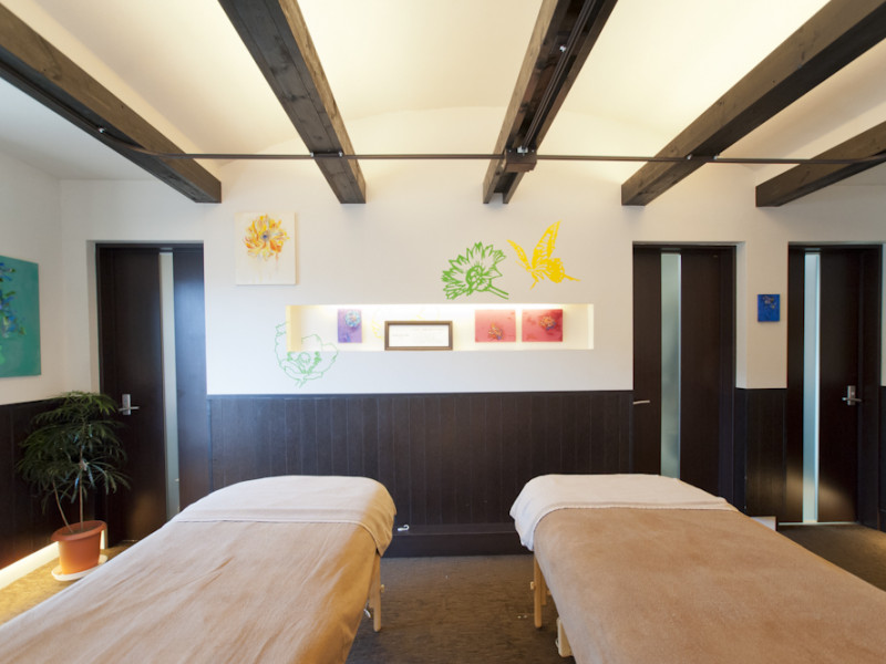 UNO DJENNE（ウノジェンネ）店舗内装写真