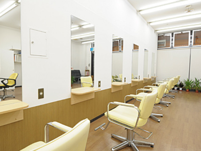 R Hair&Make（アール ヘアアンドメイク）中津店店舗内装写真