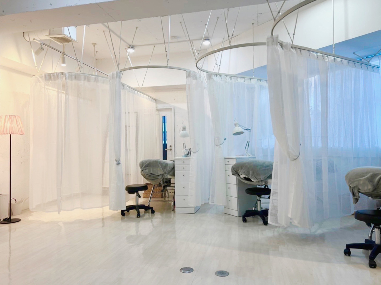 Becky lash（ベッキーラッシュ）南森町店店舗内装写真