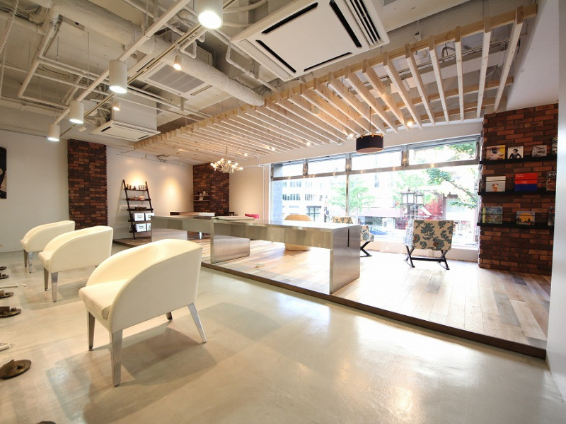 QUEEN&rsquo;S GARDEN by　K-two　add　（クイーンズガーデン　バイ　ケーツー　アッド店舗内装写真