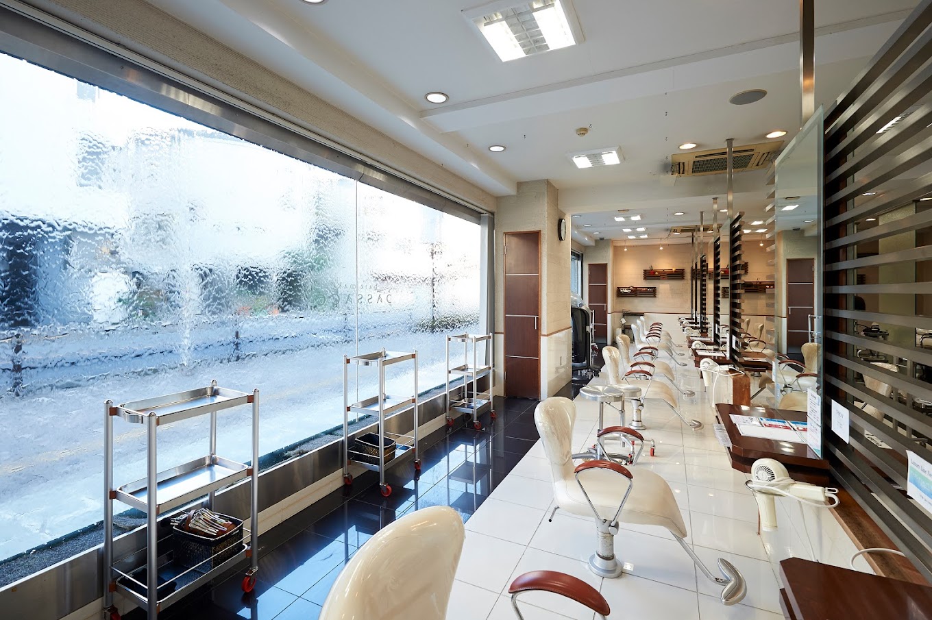 hair make passage（ヘアメイク パッセージ）調布南口店店舗内装写真