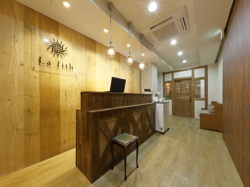 La fith hair corona 河原町店（ラフィス ヘアーコロナ）店舗内装写真