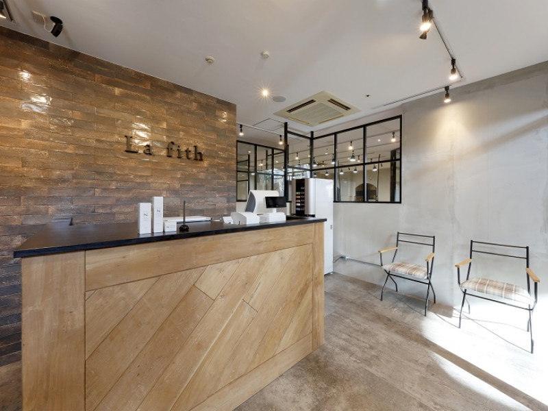 La fith hair enn 宝塚店（ラフィス ヘアーエン）店舗内装写真