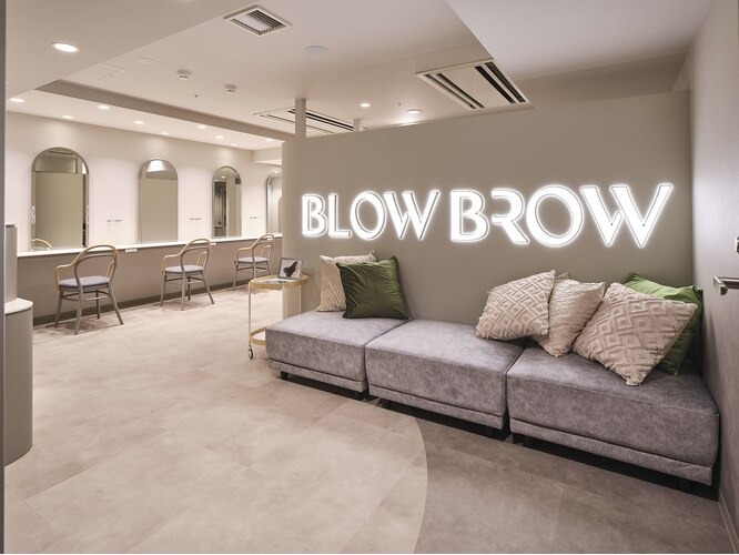 BLOW BROW 東京駅店店舗内装写真