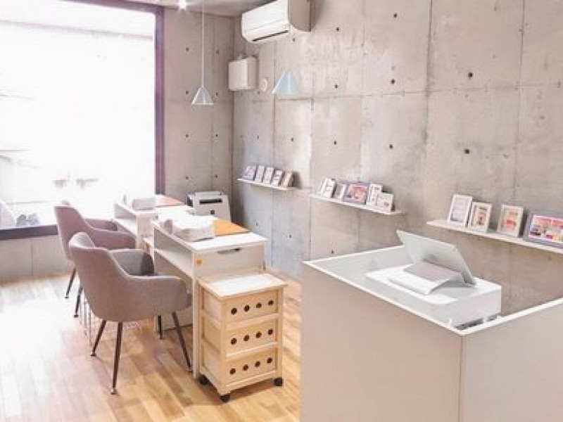 半個室Lily（リリー）薬院店店舗内装写真