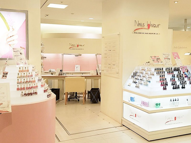 NAILS UNIQUE（ネイルズユニーク）松坂屋南館店店舗内装写真