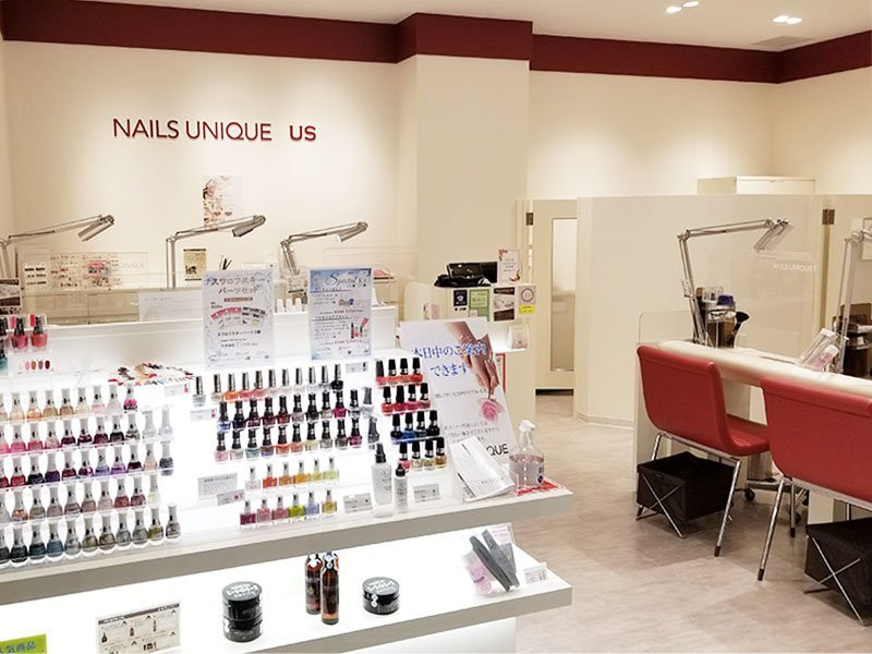 NAILS UNIQUE（ネイルズユニーク）新宿マルイ本館店店舗内装写真
