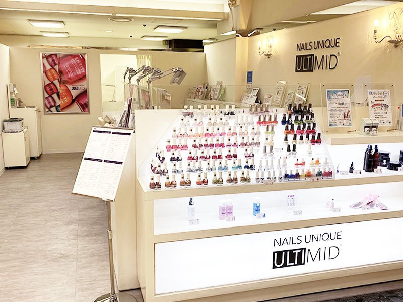 NAILS UNIQUE（ネイルズユニーク）新宿京王店店舗内装写真