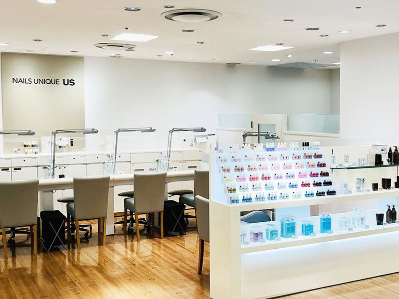 NAILS UNIQUE（ネイルズユニーク）上野松坂屋店店舗内装写真