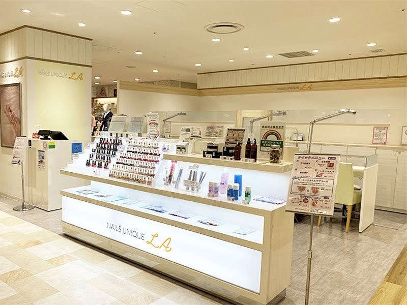 NAILS UNIQUE（ネイルズユニーク）北千住丸井店店舗内装写真